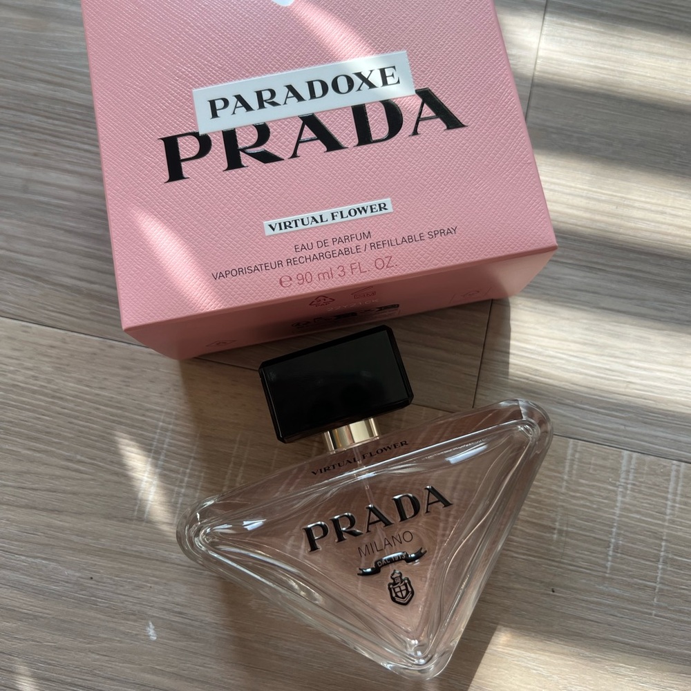 Prada Paradoxe Virtual Flower full size